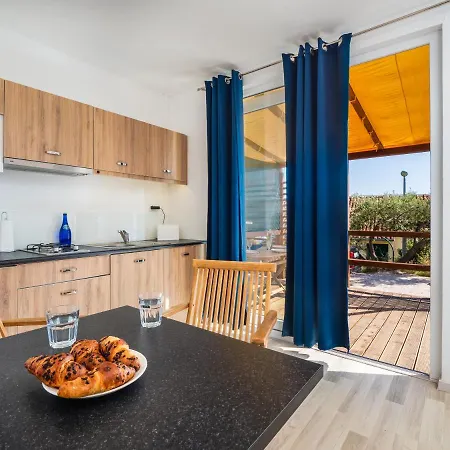Salve Croatia Mobile Homes In Amadria Park Trogir Seget Vranjica Exterior foto